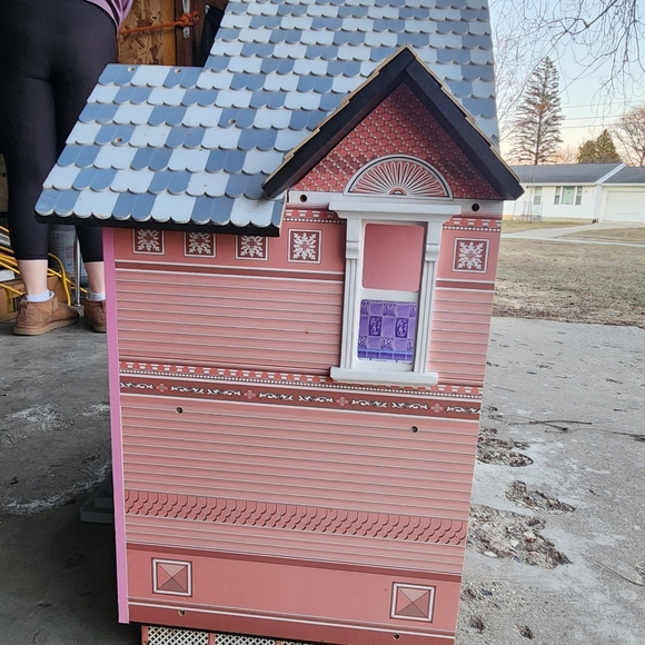 Doll House - Picture 2 of 3